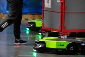 Amazon develops a warehouse robot workers can speak to