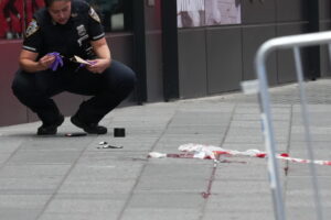 Woman Stabs 2, Killing One, in Times Square and Is Shot Dead by N.Y.P.D.